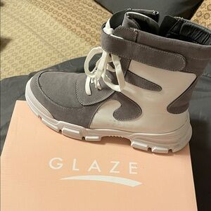 Glaze Women's Gray and White Winter Boots